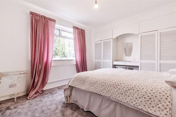 Raleigh Road, Richmond, Surrey, TW9 - Photo 1