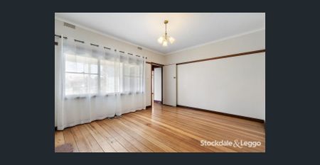 Renovated West End Home With Brilliant Shedding! - Photo 5