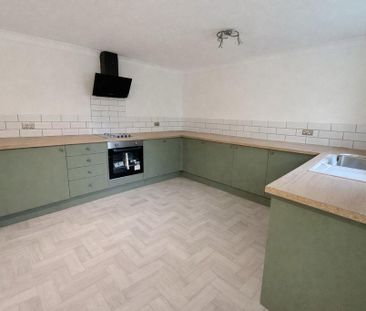 3 bedroom terraced house to rent - Photo 4