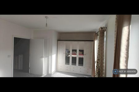 3 bedroom terraced house to rent - Photo 5