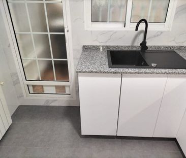 Plaça dHondures, Valencia, Valencian Community 46022 - Photo 3