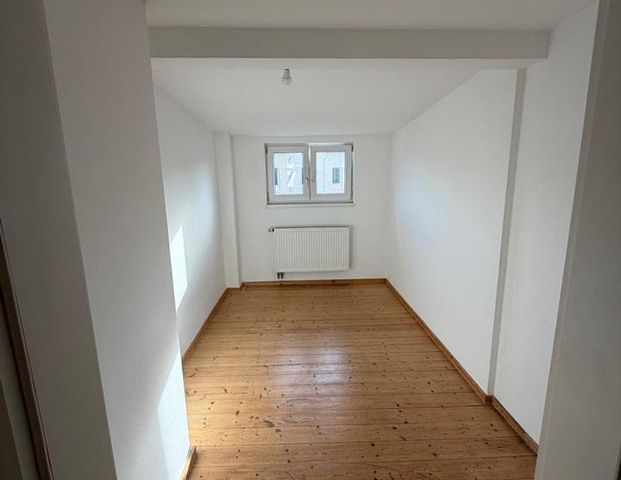 Charmante Maisonettewohnung mit Einbauküche und Tageslichtbad! - Foto 1