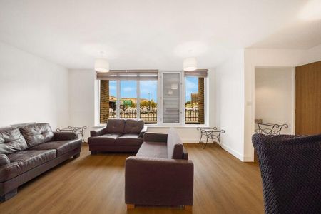 3 bedroom apartment to rent - Photo 2