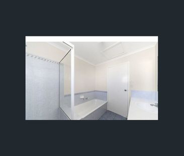 Neat & Spacious Townhouse in a Central Beenleigh Location - Photo 3