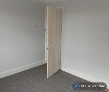 2 bedroom end of terrace house to rent - Photo 2