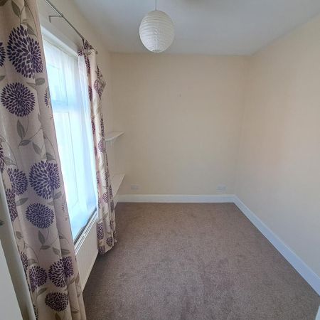 3 bedroom end of terrace house to rent - Photo 4