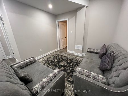 Detached Home For Lease | W8098860 - Photo 4