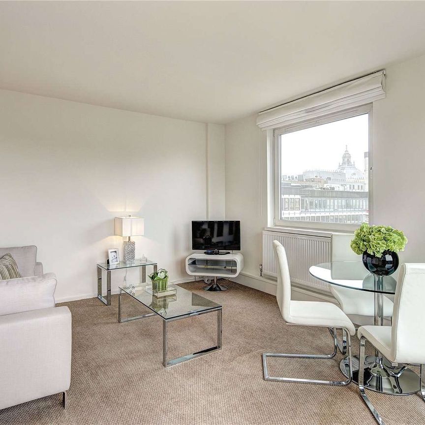 This spacious dual-aspect one bedroom, one bathroom apartment is set on the fifth floor of this superbly located building in the heart of Westminster with a fantastic view. - Photo 1