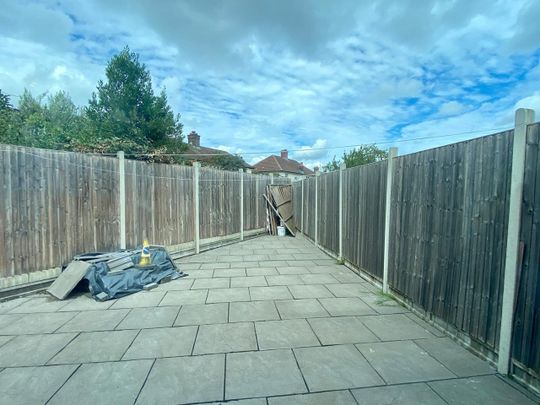 5 Bed Semi-Detached House, Fairmead Road, CR0 - Photo 1