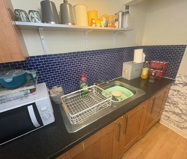 2 bedroom semi-detached house to rent - Photo 6