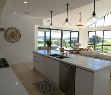 EXCEPTIONAL FAMILY HOME WITH STUNNING VIEWS - Photo 6