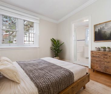 Charming 1-Bedroom Cottage with Private Yard - Photo 1