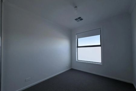 Light-Filled & Contemporary Home in Vibrant Riverlea Community - Photo 3