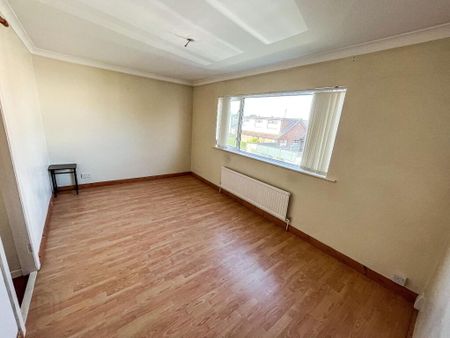 40 Parkland Avenue, Lisburn, BT28 3JP - Photo 2