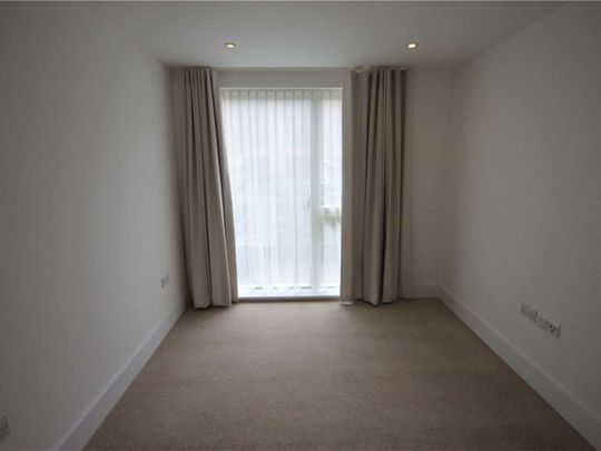 A modern one bedroom apartment - Photo 1