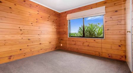 Warm Family Home in Bayview!! - Photo 3