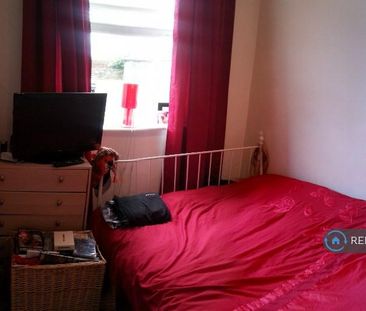 2 bedroom end of terrace house to rent - Photo 3