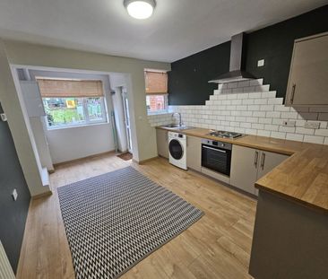 3 bed Terraced - To Let - Photo 5