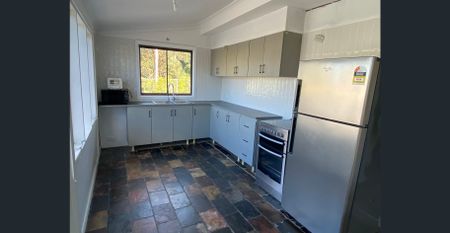 Charming 3-Bedroom Home in Central Ourimbah Location - Photo 4