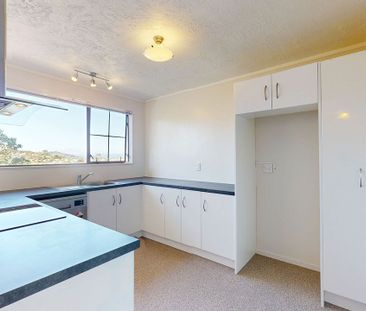 Practical & Perfectly Located - Photo 4
