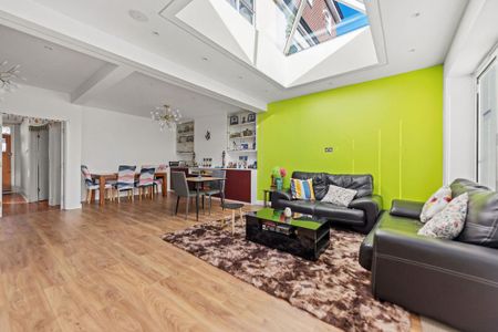 4 bedroom semi-detached house to rent - Photo 4