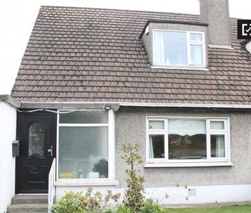 Cozy room to rent in a 3-bedroom house in Crumlin, Dublin - Photo 1