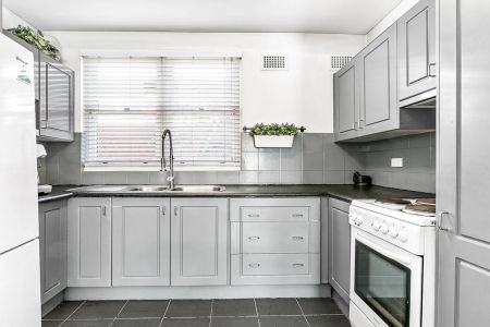 Two Bedroom Apartment in the Heart of Croydon Park - Photo 2