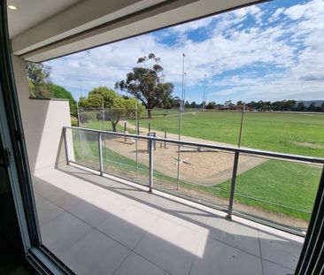 Parkside Living in a Prime Bentleigh East Location 🌿 - Photo 6