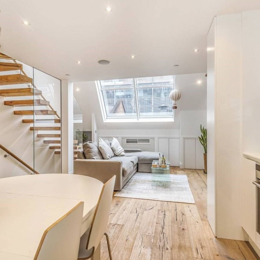 2 Bedroom Flat, Duck Lane - Photo 1