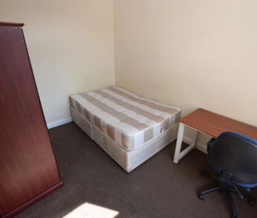 4 bedroom terraced house to rent - Photo 3