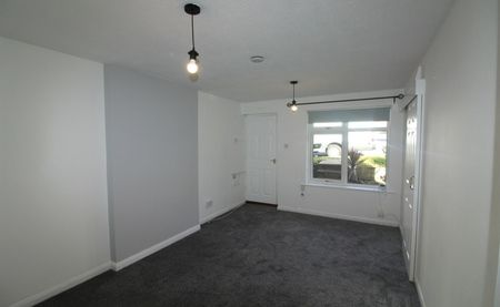 Walesby Court, LS16 - Photo 4