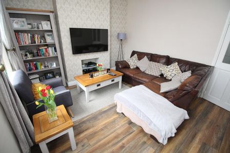 2 bedroom terraced house to rent - Photo 4