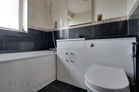 1 bedroom in a house share to rent - Photo 3