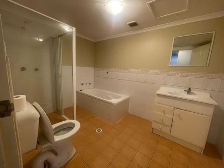 Spacious & Modern Apartment in a Secure, Ultra-Convenient Location - Photo 4