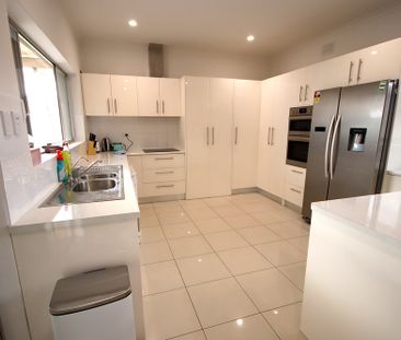 6-bedroom shared house / townhouse, Fox Avenue - Photo 4