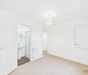 2 bedroom end of terrace house to rent - Photo 2