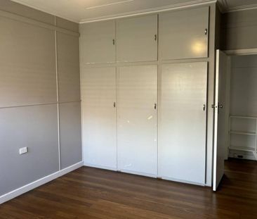 WELL PRESENTED FAMILY HOME CLOSE TO THE CBD! - Photo 2