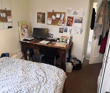 3 bedroom flat to rent - Photo 4