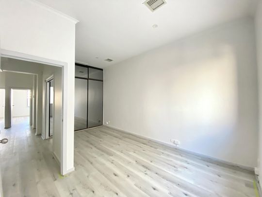 LOVELY THREE BEDROOM APARTMENT IN PRIME LOCATION - Photo 1
