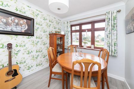 3 bedroom detached bungalow to rent - Photo 3