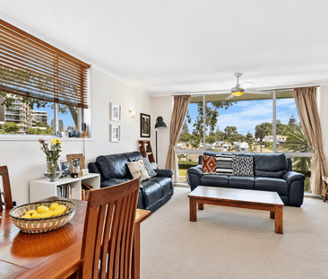 Enjoy the Burleigh Lifestyle – Walk to the Beach - Photo 1