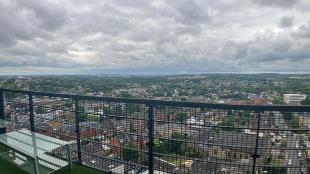 2 bed flat to rent - Photo 1