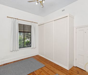Three Bedroom Spacious Home - Photo 4