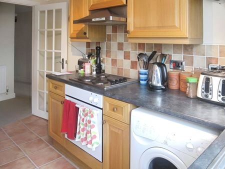 St Michaels Road, Aldershot, Hants, GU12 4JE - Photo 2