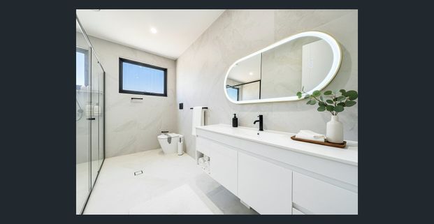 Expansive Luxury 5 Bedroom Duplex – Brand New with High End Inclusions - Photo 1