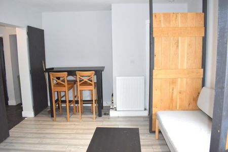 4 bedroom semi-detached house to rent - Photo 5