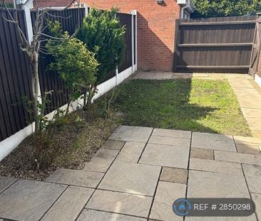 2 bedroom terraced house to rent - Photo 4