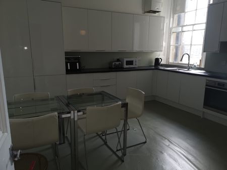 7 Bed Flat, West Maitland Street, EH12 - Photo 4