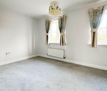 4 bedroom semi-detached house to rent - Photo 4