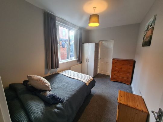 Room 2, 25 Glyn Avenue - Photo 1